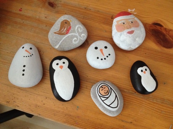 nápady vánoční dekorace kameny malování vánoční ruční práce