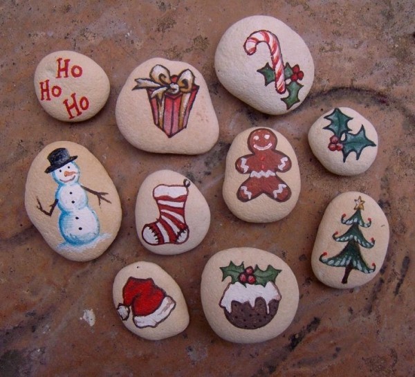 vyrobte si vánoční ozdoby sami malováním kamenů