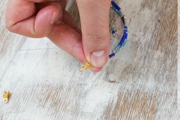 DIY κρεμαστά σκουλαρίκια με χάντρες: Οδηγίες και υλικά