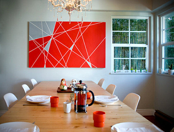 DIY rød veggdekorasjon spisebord tre linjer