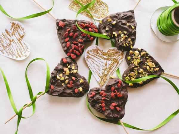 çikolata-tatlı-sürpriz-sevdiklerinize-kolay-sevgililer günü-hediye-fikirleri