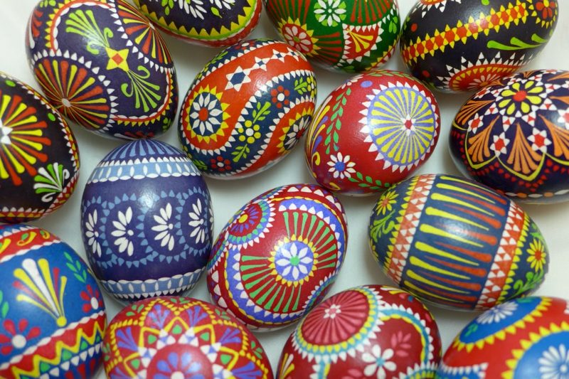Vytvořte si vlastní techniku ​​srbské velikonoční vajíčka s rezervou vosku