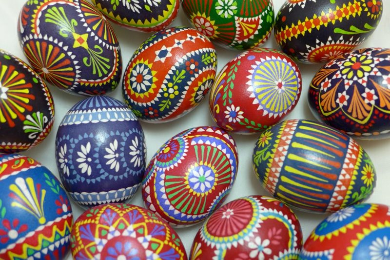 Vytvořte si vlastní techniku ​​srbské velikonoční vajíčka s rezervou vosku