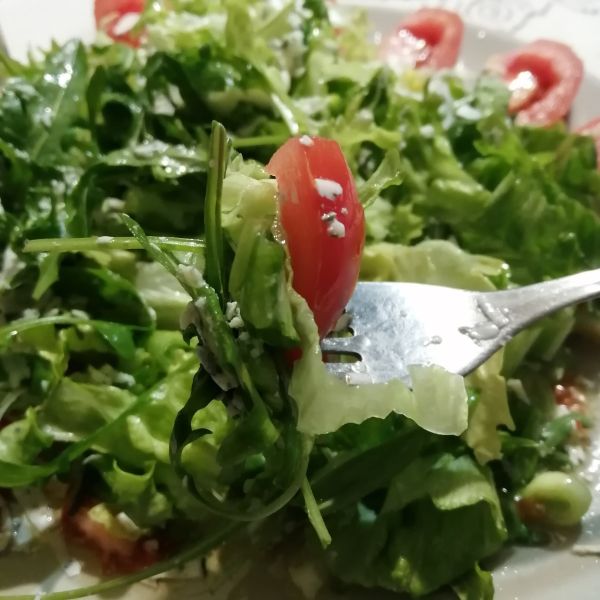 Salater for vekttap - flott salat med tomater og ost