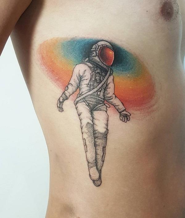 astronot düşen dövme