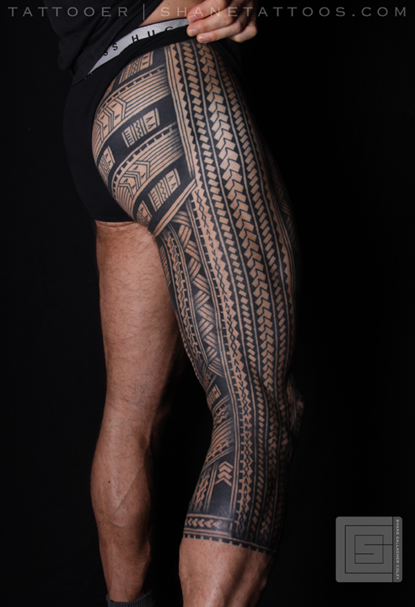 ポリネシアのサモア風の脚のタトゥー