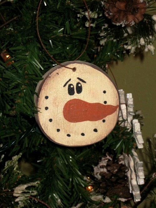 Lag med treskiver snømann ansikt ornament