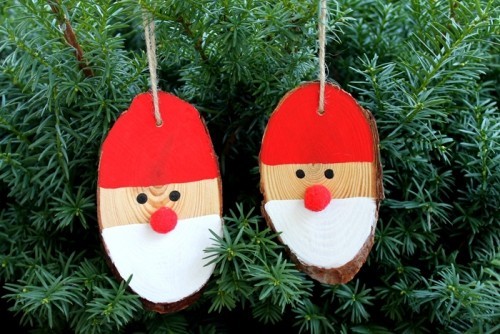Håndverk med treskiver Julenissen ornamenter