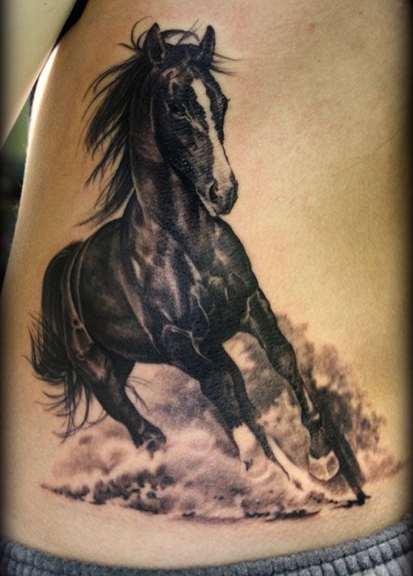 juodos ir baltos arklio tatuiruotė