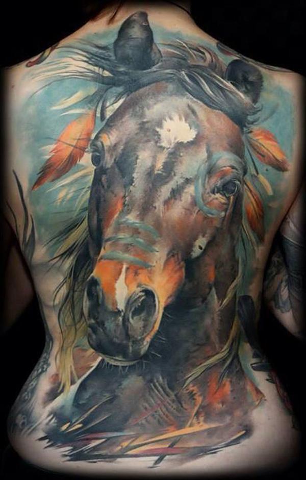 spalvota arklio tatuiruotė visa nugara