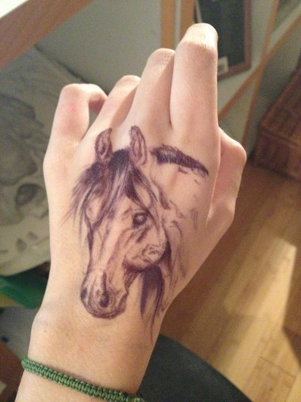 arklio tatuiruotė ant rankos