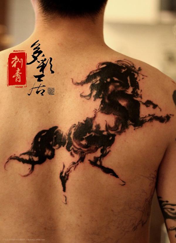 Rašalo arklys ant nugaros