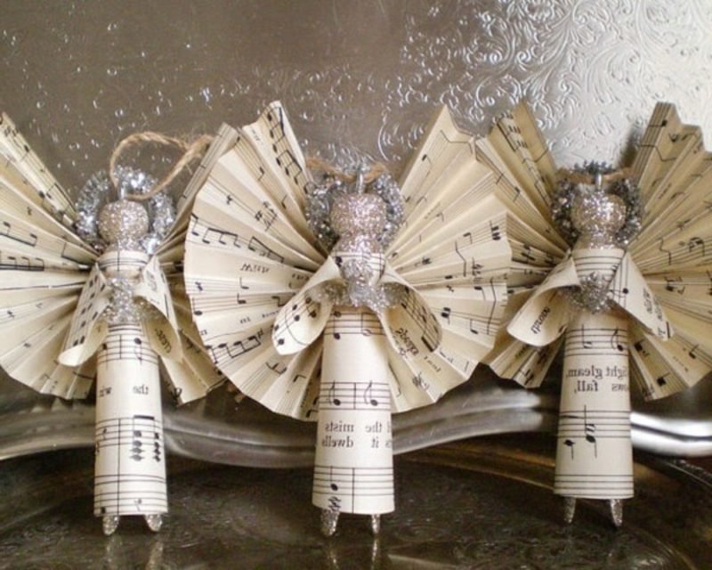 Andělé z hudebního papíru vyrábějí vánoční návody na ruční práce