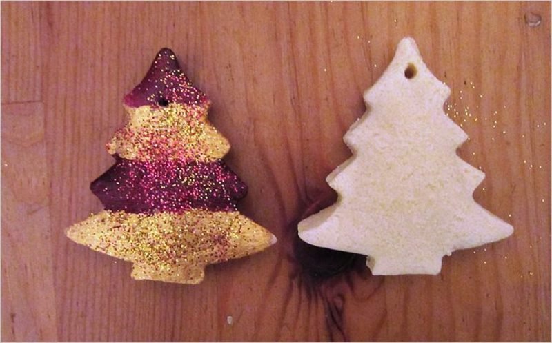 Lag instruksjoner for julepynt figurer laget av salt deig med maling