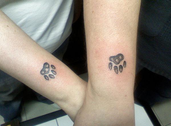 Šuns letenos spausdinimo tatuiruotė