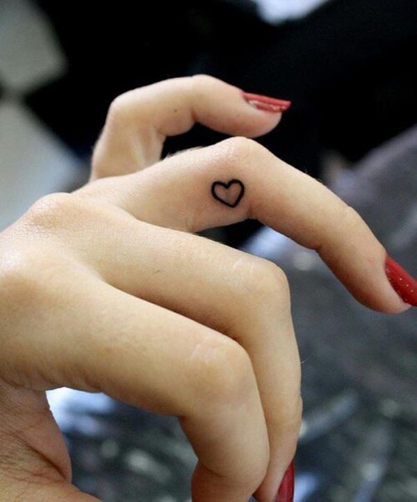 Mažos širdies simbolio tatuiruotė