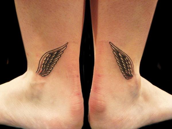 Mažų kulkšnių sparnų tatuiruotė