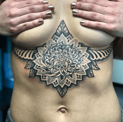 göğüs dövmesi altında, göğüs kafesi dövmesi, dövme, dövme sanatçısı, dövme tasarımı, dövme ilhamı, dövme sanatı, inked, inkedmag