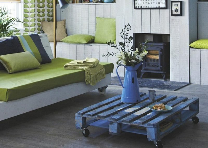 Hjørnesofa laget av paller