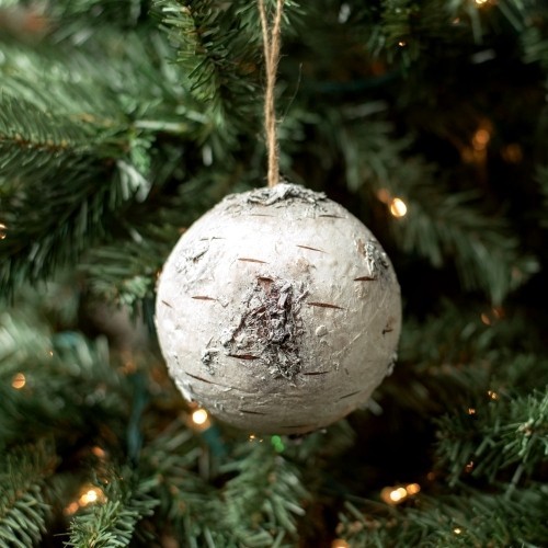 Nápady na skandinávskou březovou kůru a kmen březové ozdobné koule na ozdobu vánočního stromku z kůry