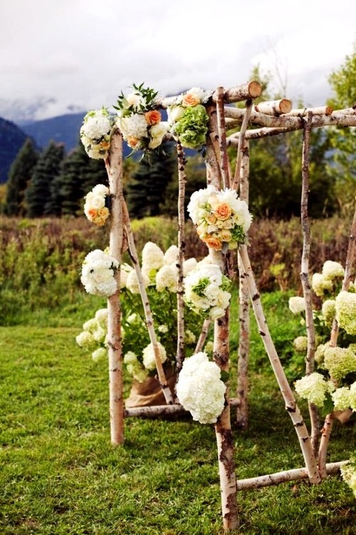 Nápady na skandinávskou výzdobu březové kůry a kmene břízy svatební dekorace z větví bříz a květin