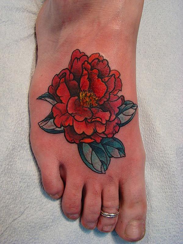 25 Bijūnų tatuiruotė ant pėdos