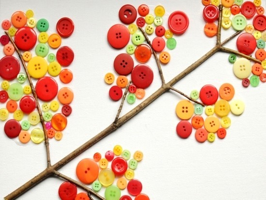 60 høstideer for håndverk med knapper tregren med fargede blader laget av knapper