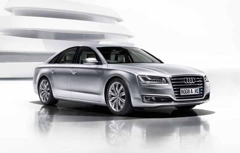 Audi A8 καυστικά ασημένια αυτοκίνητα