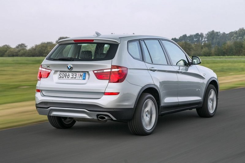 nadržená auta BMW X3 pohled zezadu