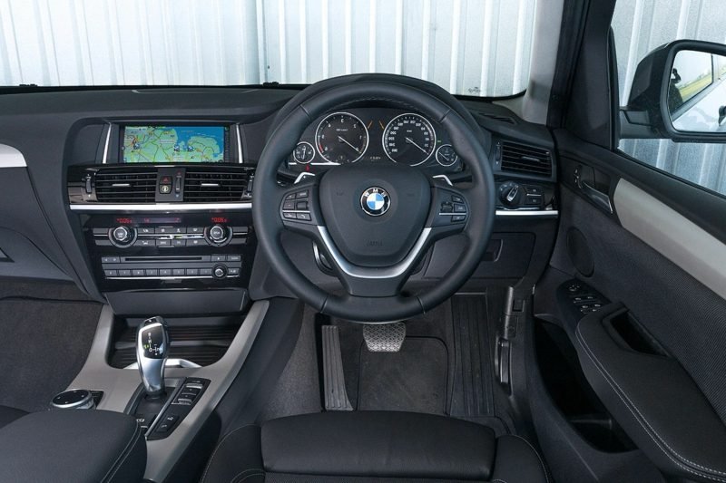 Sportovní vůz BMW X3 interiér