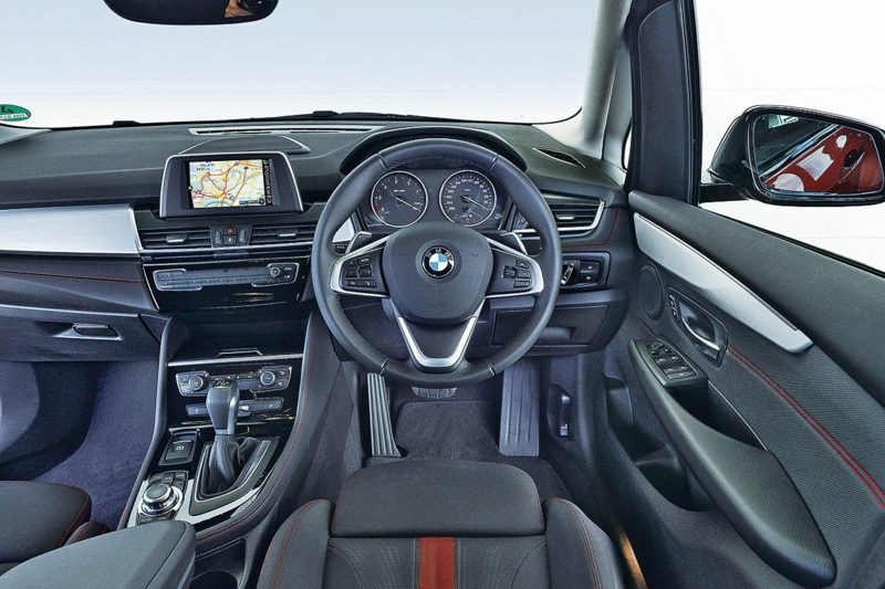 Obrázky automobilů Interiér BMW 218d Active Tourer