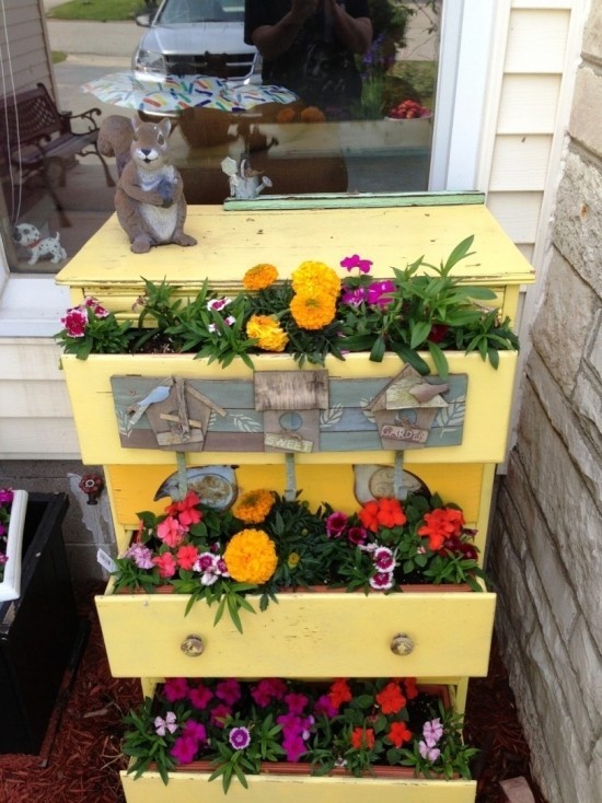 70 DIY κουτιά λουλουδιών για μπαλκόνια και παράθυρα παλιό ντουλάπι ως κουτί λουλουδιών