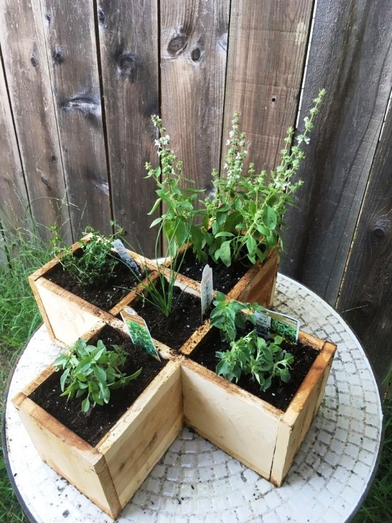 70 DIY κουτιά λουλουδιών για μπαλκόνι και σταυρό κουτί από ξύλο με βότανα