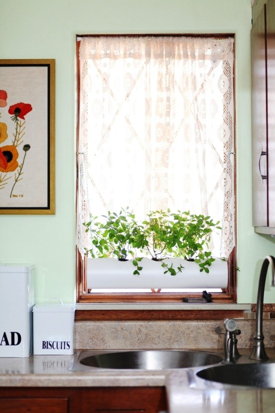70 DIY κουτιά λουλουδιών για μπαλκόνια και παράθυρα γλάστρες από pvc σωλήνες στο παράθυρο