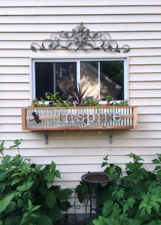 70 DIY κουτιά λουλουδιών για μπαλκόνια και παράθυρα που εμπνέουν γλάστρα στο ρετρό παράθυρο