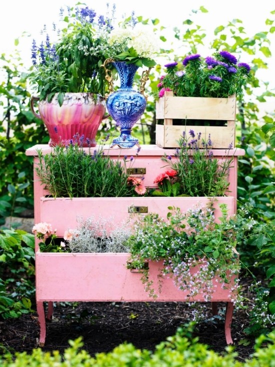 70 DIY κιβώτια λουλουδιών για μπαλκόνια και παράθυρα παλιά ντουλάπα ανακυκλωμένα ροζ βότανα