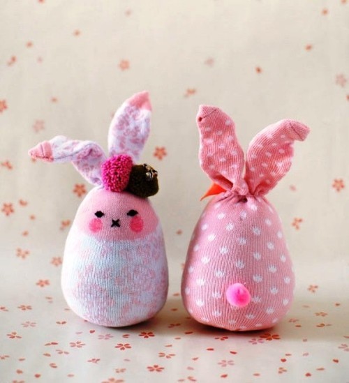 Nápady a projekty na velikonoční výzdobu šití ponožek králíků s růžovou bílou rýží