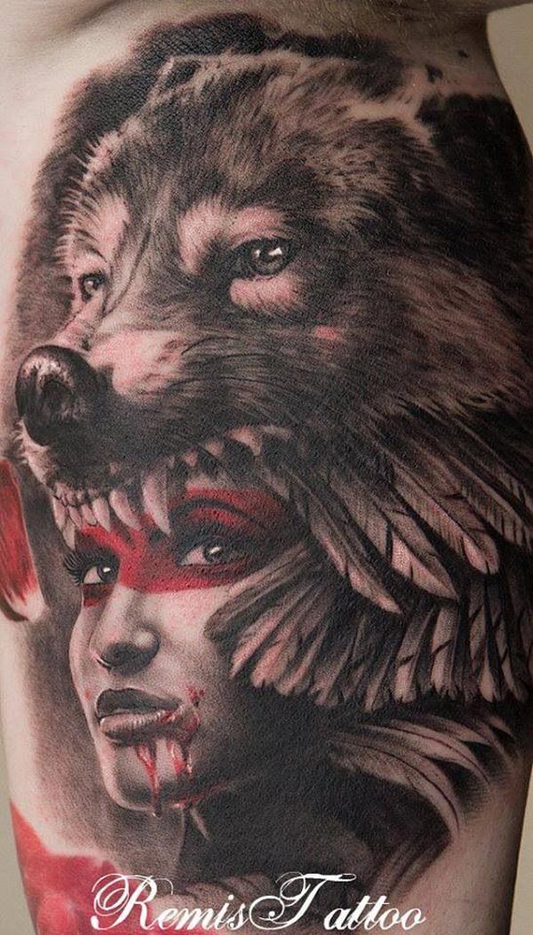 Vilko galvos apdangalo tatuiruotės mergina