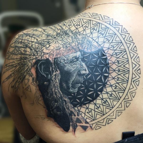 Indėnų nugaros tatuiruotė-1