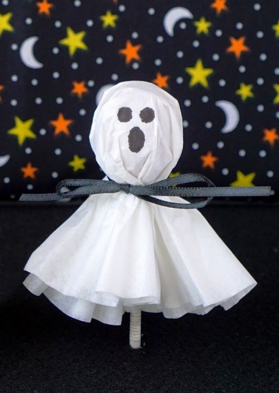Ideer for å lage spøkelser slikkepinner dekorasjoner spøkelse laget av papir