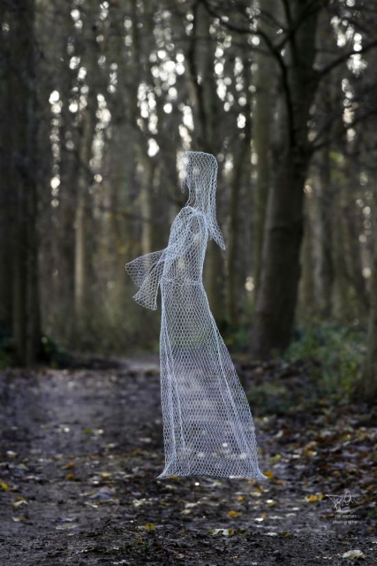 Ideer for å lage spøkelser skummel spøkelseskvinne laget av wire
