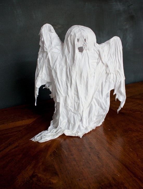 Ideer for å lage spøkelser som flyter av papirmaskin