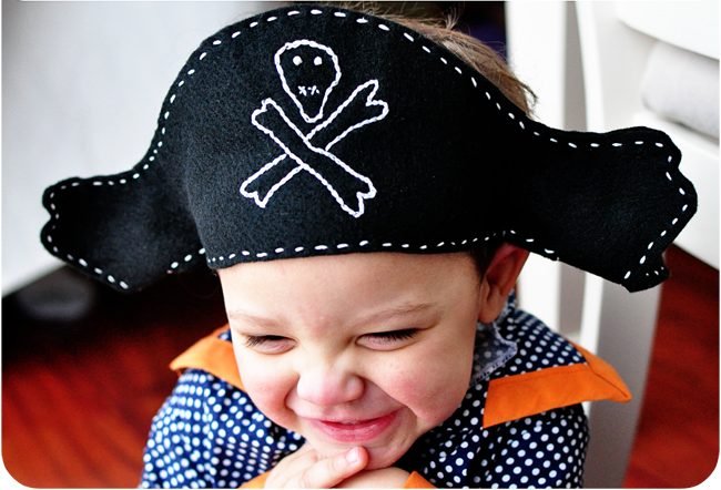 Řemeslné nápady pro děti: DIY pirátský klobouk vyrobený z plsti