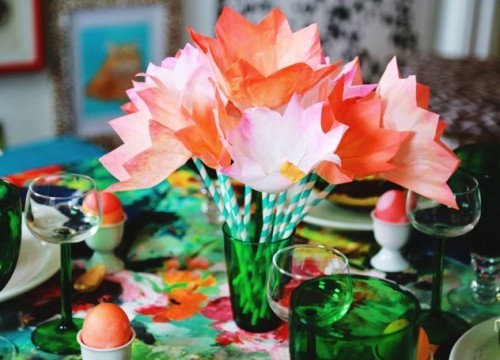 80 čerstvých, jarních nápadů na výrobu tulipánů, krepového papíru, květin, brček, sklenic na pití
