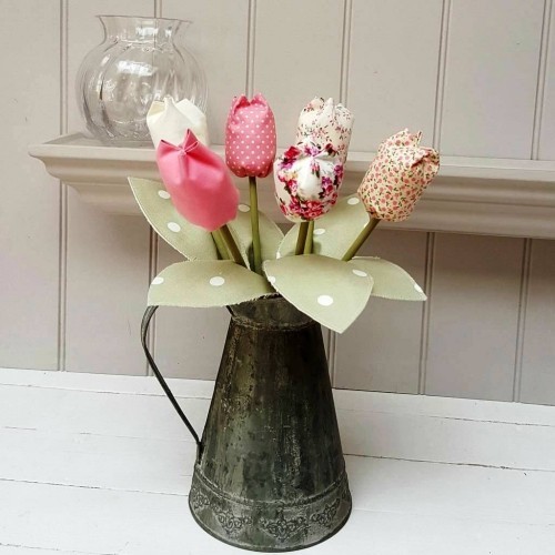 80 čerstvých jarních nápadů na výrobu květin z tulipánů v retro džbánu ošumělém šik