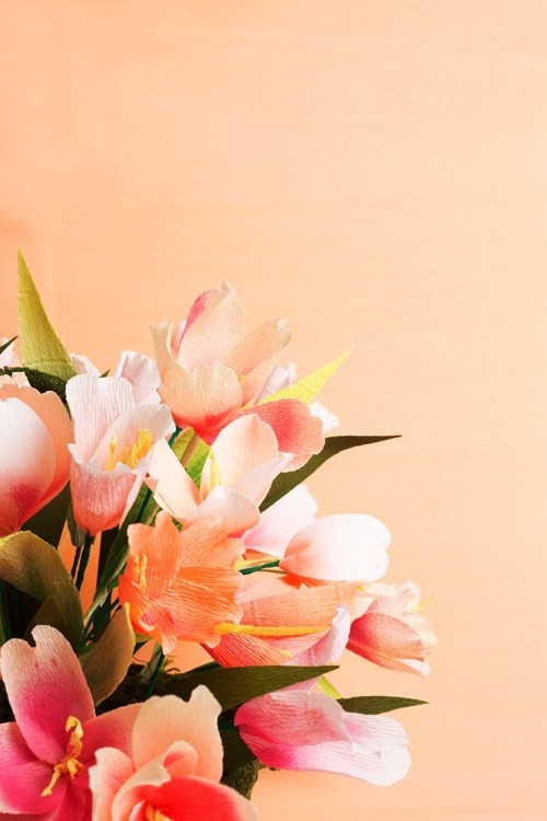 80 čerstvých, jarních nápadů na šťourání tulipánů krepovým papírem, kytici květin blízkých přírodě