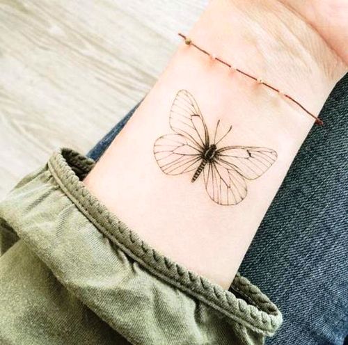 Håndleddet tatovering ideer hvit sommerfugl