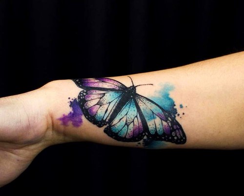 Håndleddet tatovering ideer akvarell sommerfugl