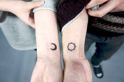 Håndleddetatovering ideer sol og måne for par