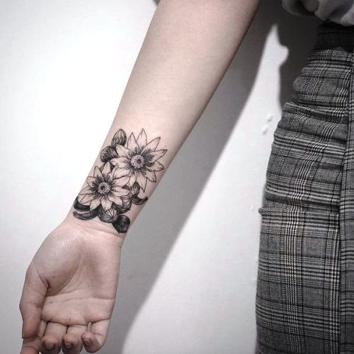Håndleddet tatovering ideer arnica blomster